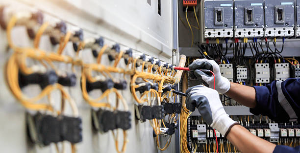 Professional Electrician technician working in Bushnell, IL